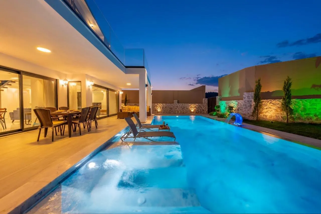 Luxury 4-Bed Villa With Private Pool And Jacuzzi Ovacık