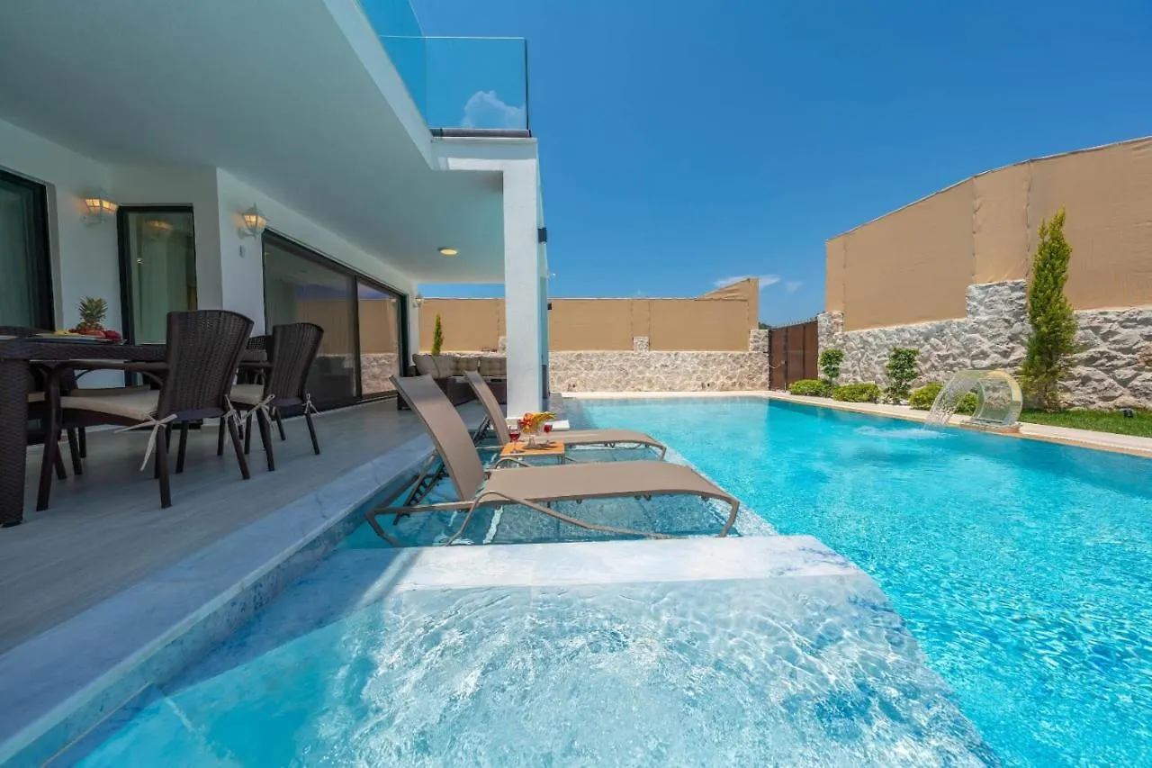 Luxury 4-Bed Villa With Private Pool And Jacuzzi Ovacık